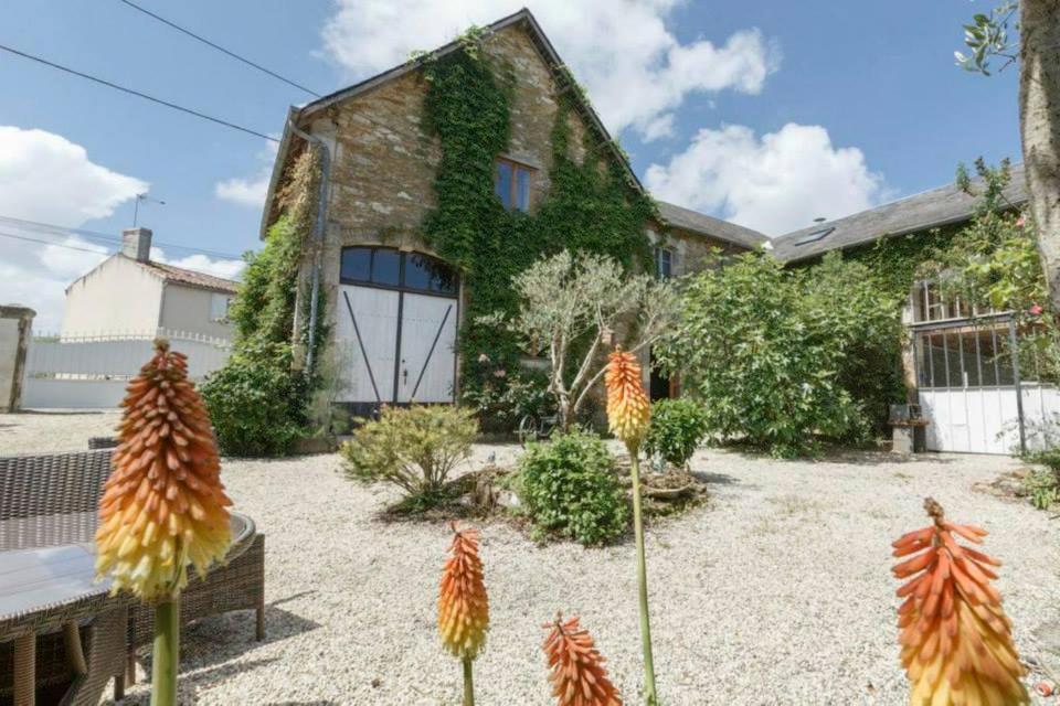 Holiday Home La Brijopa Bazoges-en-Pareds Zewnętrze zdjęcie
